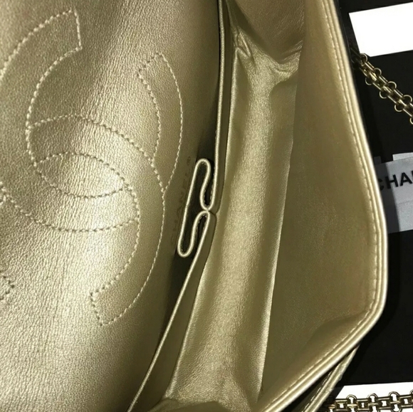 🎉HP X2🎉CHANEL Reissue Gold Double Flap Calfskin - Picture 4 of 8
